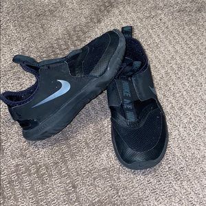 Nike flex runner sneakers